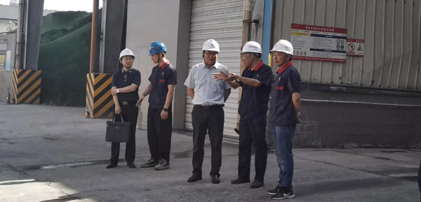 集團公司黨委委員、股份公司黨委書記、總經(jīng)理蔣培進到建材公司調(diào)...