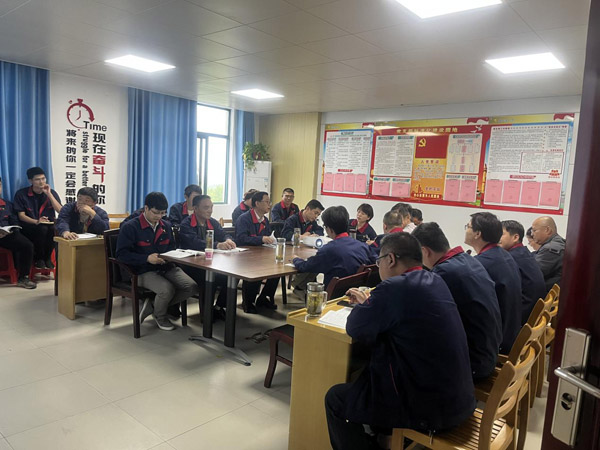 王伍升到建材研究室、建材公司調(diào)研