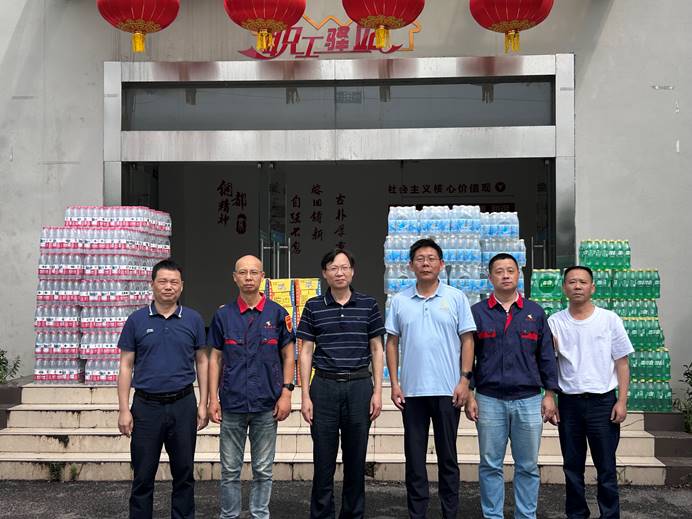 羅淵平到基層單位高溫慰問