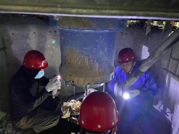 矸石項(xiàng)目部開(kāi)展設(shè)備維保工作 