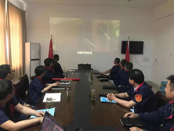 第二建筑工程事業(yè)部召開“強化意識、防控風(fēng)險”動員會